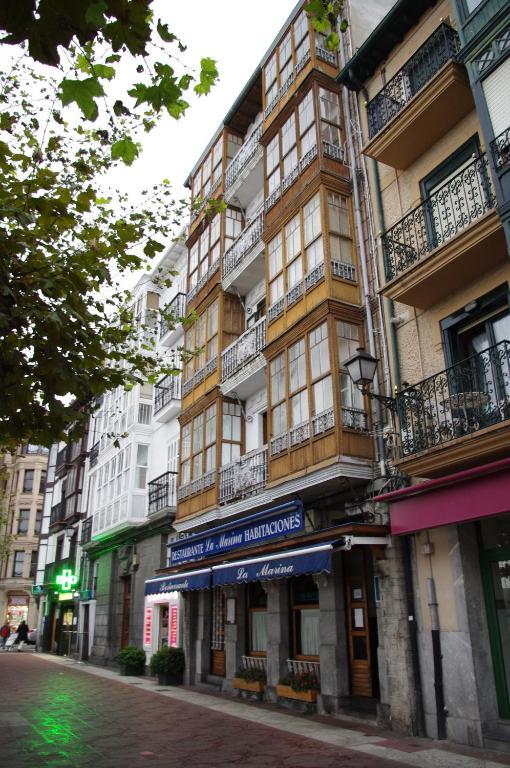 Pension "La Marina" Castro Urdiales Esterno foto