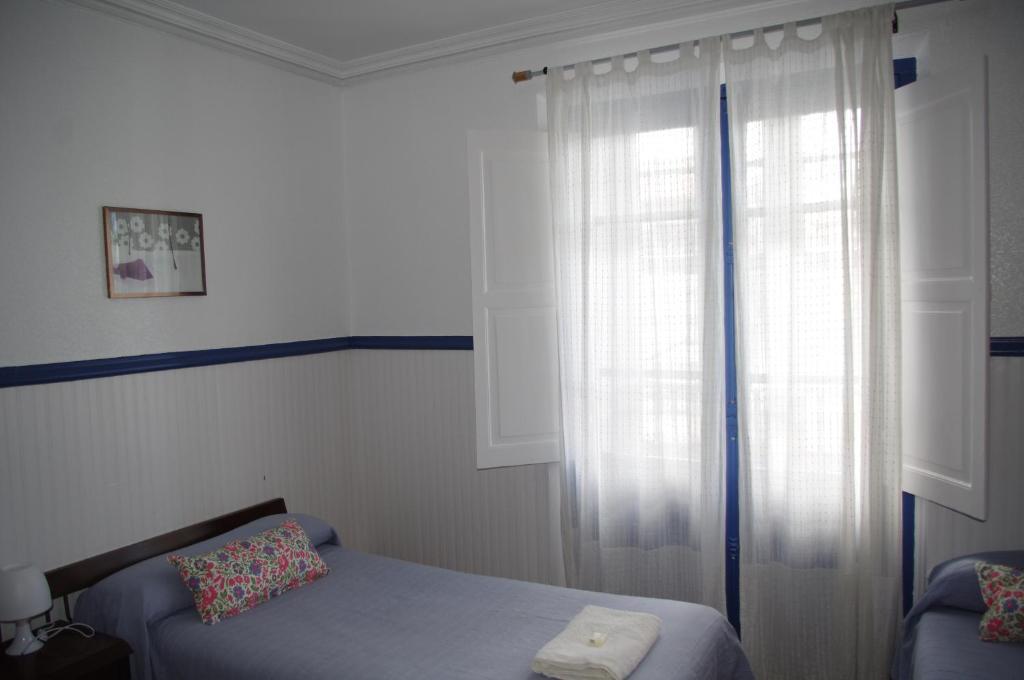 Pension "La Marina" Castro Urdiales Esterno foto