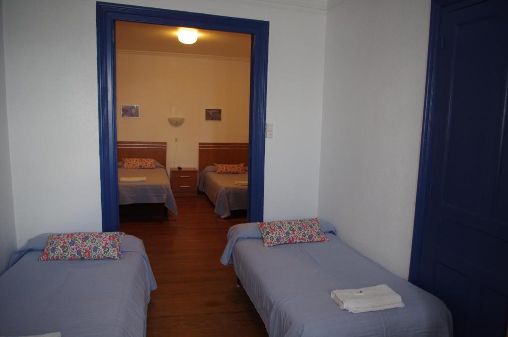 Pension "La Marina" Castro Urdiales Esterno foto