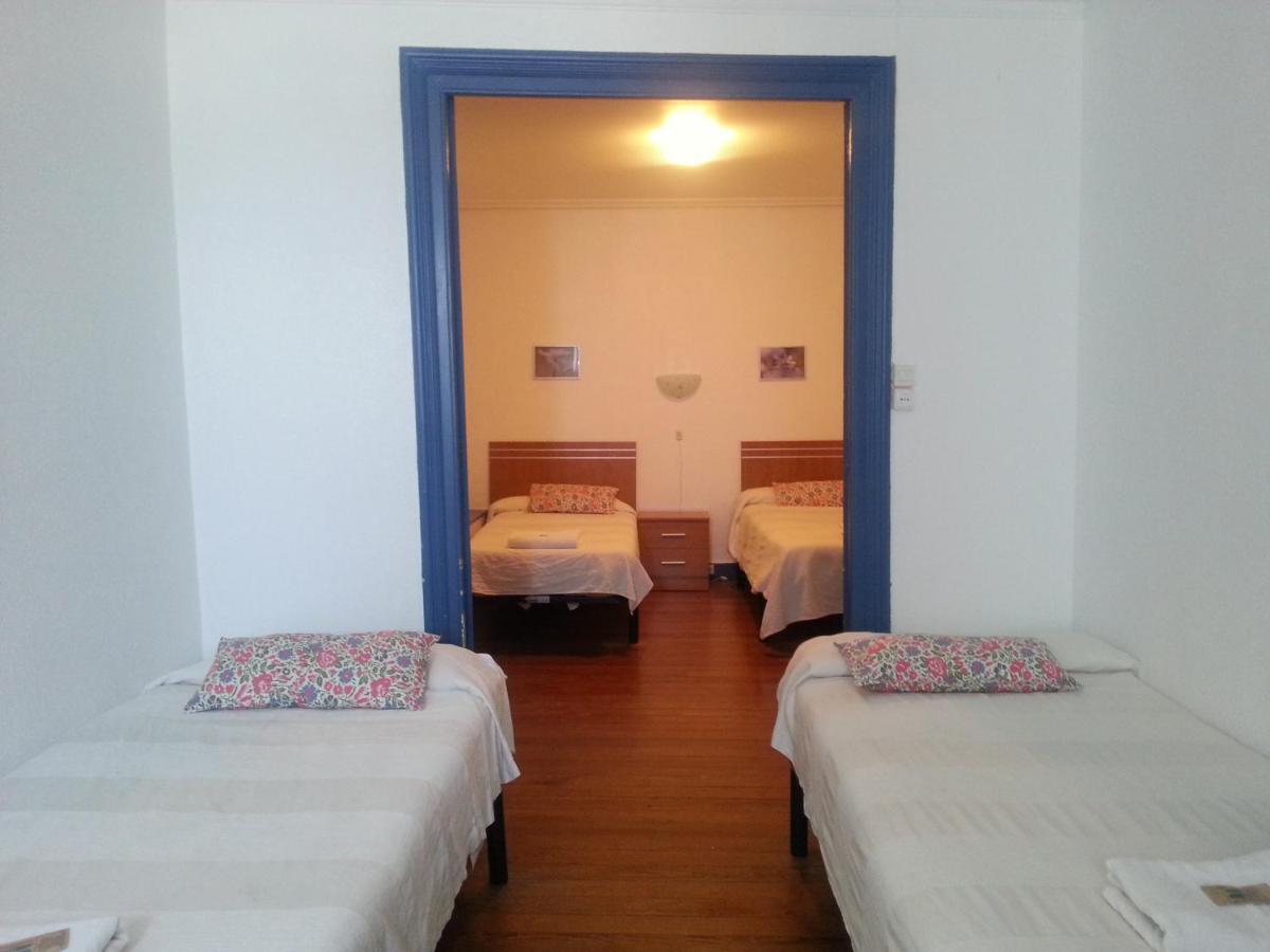 Pension "La Marina" Castro Urdiales Esterno foto