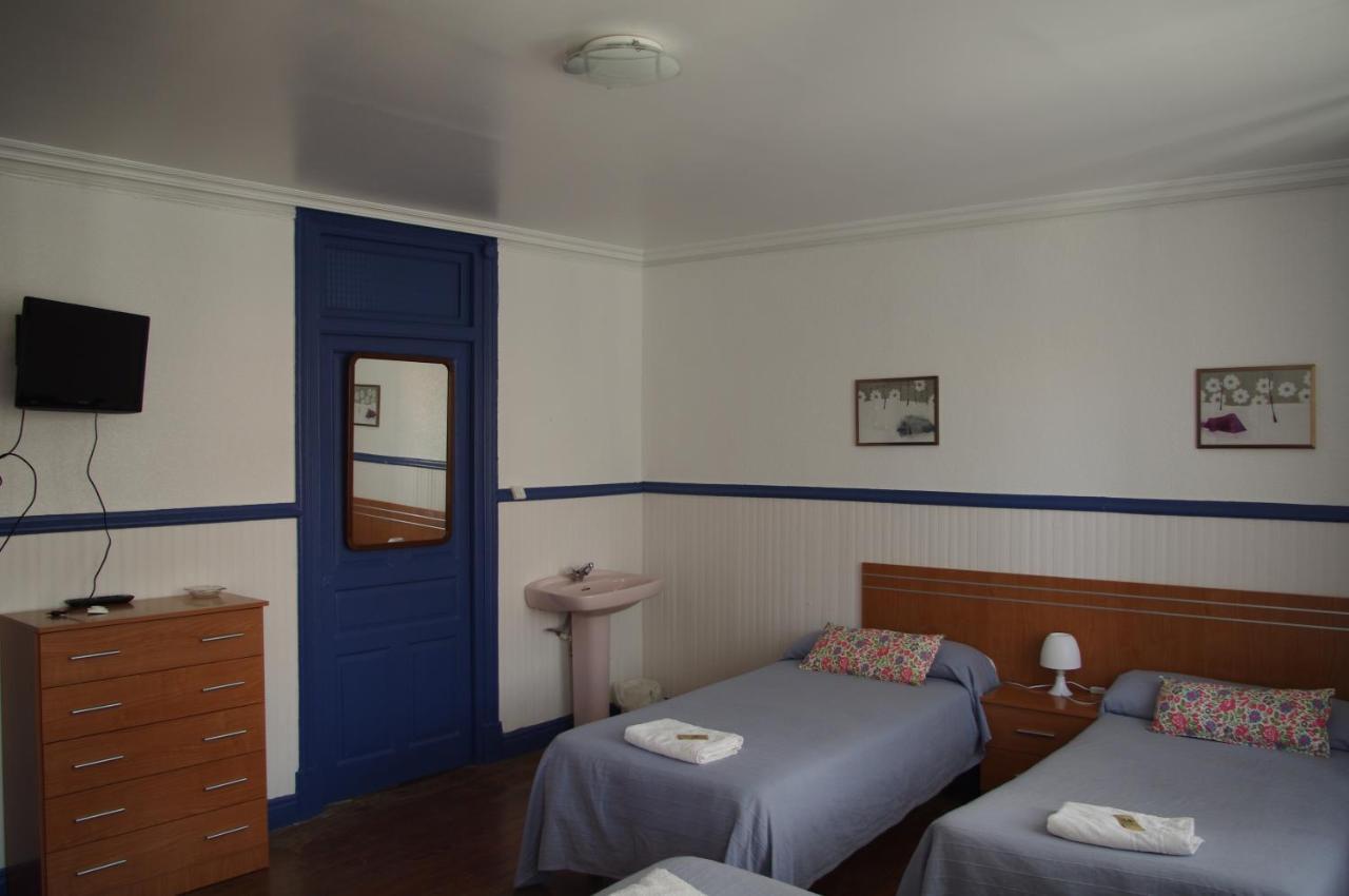 Pension "La Marina" Castro Urdiales Esterno foto